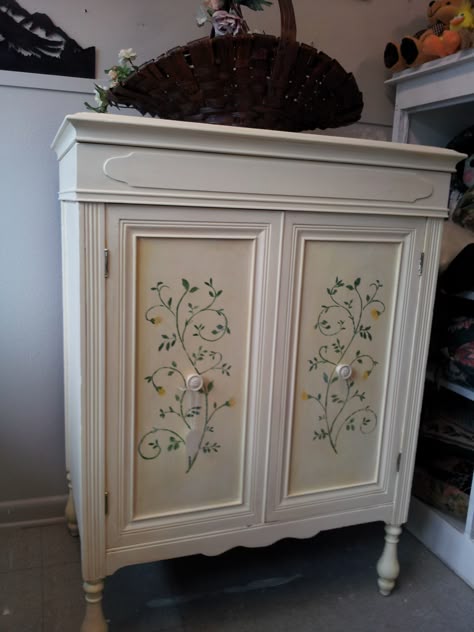 Hand Painted Kitchen Cabinets, Whimsical Cabinet, Painting On Furniture, Floral Painted Furniture, Hand Painted Cabinet, Painted Furniture Designs, Painted Cabinet, Painted Cupboards, Flowers Painted