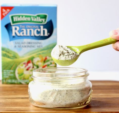 Buttermilk Ranch Dressing Mix Recipe {Copycat Hidden Valley} Buttermilk Ranch Dressing Mix Recipe, Ranch Dressing Mix Recipe, Ranch Dip Mix, Recipe Copycat, Buttermilk Ranch Dressing, Dry Rub Recipes, Taco Seasoning Recipe, Buttermilk Ranch, Homemade Sauce Recipes