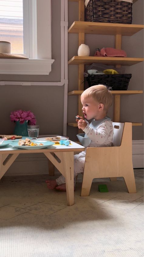 Montessori Eating Area, Weaning Table Montessori, Montessori Dining Room, Ikea Toddler Table, Montessori Must Haves, Montessori Weaning Table, Montessori Daycare, Weaning Table, Infant Sensory