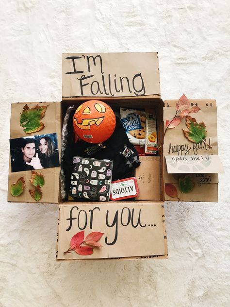 Fall Basket For Boyfriend, Fall Care Package, Boyfriend Care Package, Diy Care Package, Halloween Care Packages, Fall Gift Baskets, Fall Goodies, Halloween Gift Baskets, Im Falling For You