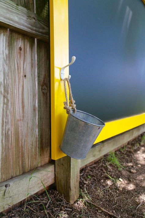 DIY Fence chalkboard. A super quick and simple project that will create hours and hours of fun for your kids! Fence Chalkboard, Backyard Chalkboard, Giant Backyard, Outdoor Chalkboard, Kids Chalkboard, Large Chalkboard, Outdoor Play Spaces, Paint Crafts, Outdoor Play Areas