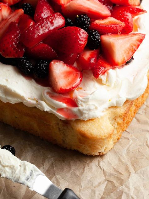 Gluten Free Strawberry Cake, Fluffy Vanilla Cake, Gluten Free Vanilla Cake, Cake Gluten Free, Gluten Free Sourdough, Austrian Recipes, Strawberry Topping, Holiday Dessert Recipes, Whipped Cream Frosting