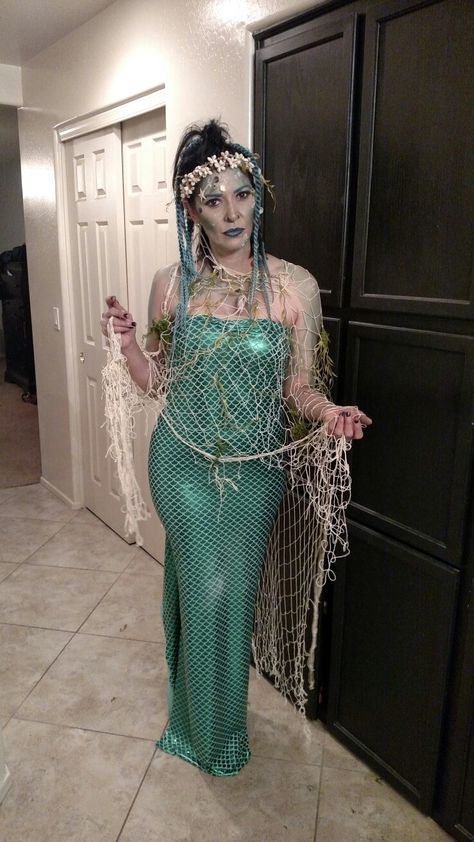 Algae Costume, Under The Sea Fancy Dress Ideas, Plus Size Siren Costume, Mermaid Costume Woman, Siren Costume Halloween Outfit, Sea Witch Cosplay, Mermaid Costume Party, Spooky Mermaid Costume, Under The Sea Fancy Dress