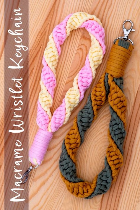 Diy Wristlet Keychain, Paracord Projects Diy, Keychain Macrame, Free Macrame Patterns, Macrame Plant Hanger Tutorial, Macrame Knots Tutorial, Makramee Diy, Macrame Knots Pattern, Macrame Keychain