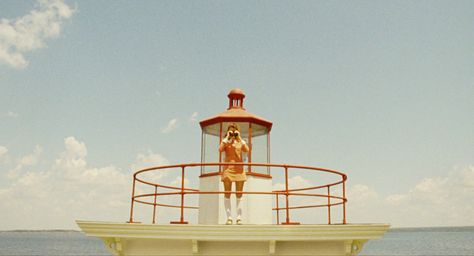 Cinematography for montage- Washed out look. Wes Anderson Wallpaper, Wes Anderson Aesthetic, Kara Hayward, Wes Anderson Movies, Wes Anderson Films, Isle Of Dogs, The Royal Tenenbaums, Edward Norton, Moonrise Kingdom