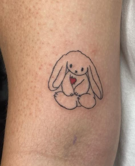 Stuffed Animal Tattoo, Dainty Tattoo Designs, Dainty Tattoo, Tattoo Designs Drawings, Bunny Tattoo, Tattoos With Kids Names, Bunny Tattoos, Cute Tats, Rabbit Tattoos