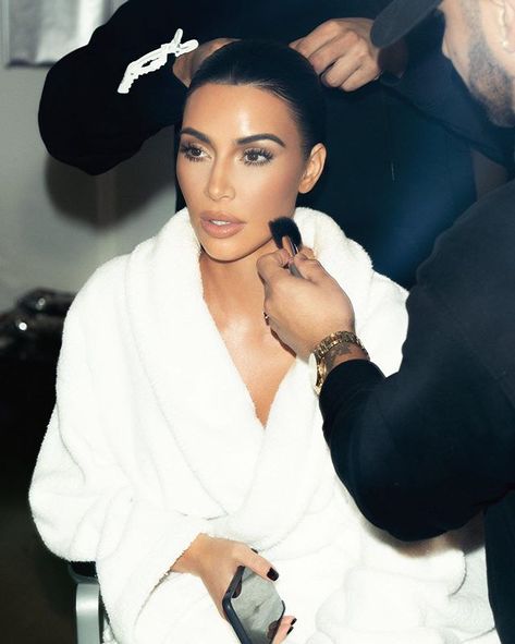 Vegan Makeup Products, Kim Makeup, Kim Kardashian Family, Mario Dedivanovic, Kimberly Kardashian, Money People, Kim Kardashian Hair, Kardashian Hair, Famous People Celebrities