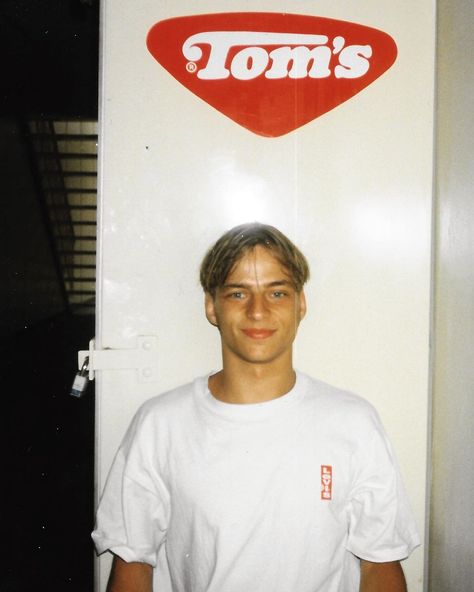 Tom Wlaschiha on Instagram: “The days of Mittelscheitel ......and oversized TShirts 🤦‍♂️ #whatsinthebox #fundsachen #haareschön #1995” Tom Wlaschiha, Down Bad, Finn Stranger Things, Cast Stranger Things, I Have A Crush, Men Boys, Good Looking Men, Pretty Men, This Man