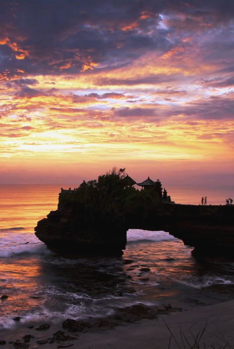 Wallpaper Bali, Tanah Lot Temple, Chalkboard Projects, Temple Bali, Buh Bye, Bali Sunset, Bali Beach, Bali Hai, Bali Vacation