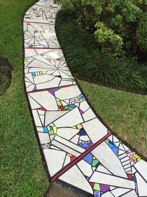 Mosaic Pathway Diy, Sidewalk Mosaics, Mosaic Tiles Outdoor Garden Paths, Tiled Pathway, Mosaic Sidewalk, Mosaic Steps, Mosaic Pathway, Meditation Circle, Mosaic Patio