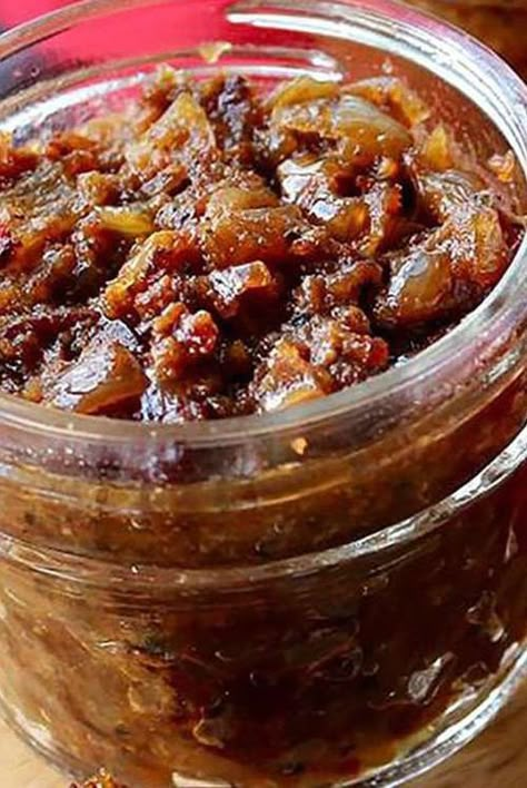 Find bacon jam recipes that are full of bold and meaty flavor, from basic homemade bacon jam to a bacon jam-topped grilled pizza. Bacon Jelly, Bacon Jam Recipes, Bacon Side Dishes, Canning Sauces, Bacon Onion Jam, Bacon Jam Recipe, Pepper Jelly Recipes, Homemade Bacon, Hungry Happens