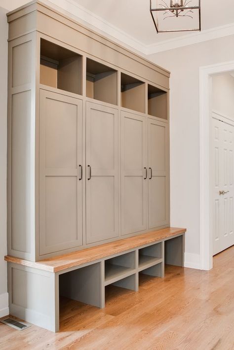 Lets Talk About Built-ins – Davis Design & Restore Vstupná Hala, Built In Lockers, Laundry Room/mud Room, Mudroom Lockers, Mudroom Entryway, Mudroom Laundry Room, Farmhouse Entryway, Mud Room Storage, Mudroom Design