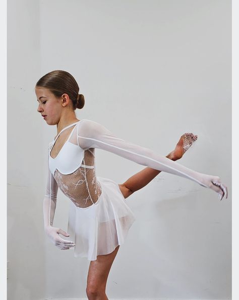 🤍 @ariabongiorno 🤍 ICARUS🤍 @dance_deluxe ... #solodancecostume #solocostume #whitecostume #dancecostume #whiteleo #whiteveil #contemporarycostume #contemporarysolo #meshgloves #bluemoon @bluemoonfabrics #whitelycra #whitelace #whitemesh #icarus Dance Costumes Lyrical Contemporary, Icarus Costume, Angel Dance Costume, White Contemporary Costume, White Dance Costumes, Grey Dance Costumes Contemporary, White Lyrical Dance Costumes Dresses, White Contemporary Dance Costume, White Lyrical Dance Costumes