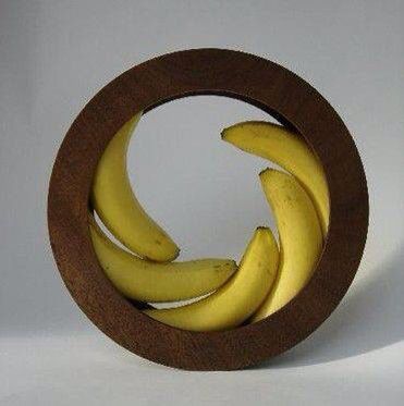 Bananaramadingdong !!! Banana Bowl, Banana Holder, Fruit Holder, Bowl Designs, Wood Glass, Kitchen Stuff, Metal Design, Fruit Bowl, Cool Gadgets