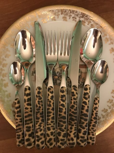 Leopard Print Home Decor, Animal Print Furniture, Leopard Print Decor, Leopard Decor, Uni Room, Future Apartment, Apartment Decor Inspiration, Dream Apartment, First Apartment