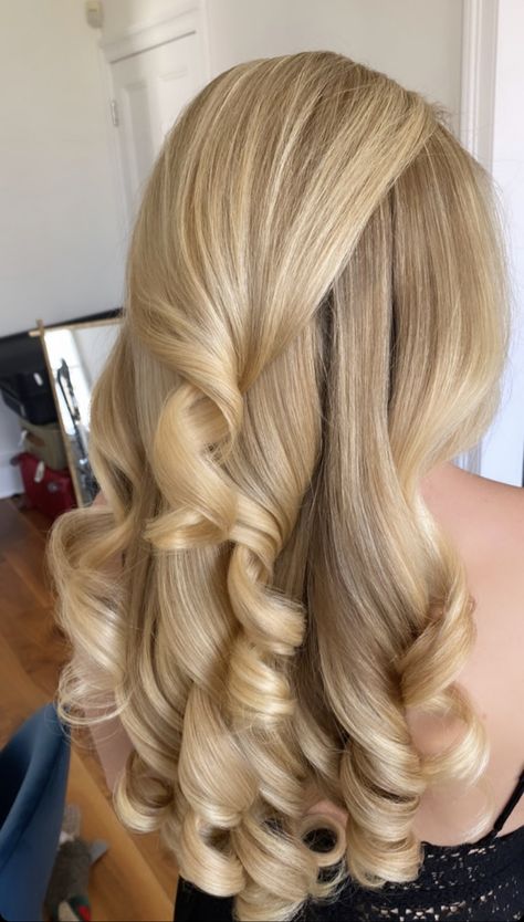 Blonde Hair Inspiration, Blonde Hair Looks, Hair Stylies, Long Blonde, Long Blonde Hair, Hair Inspo Color, Dream Hair, Aesthetic Hair, Gorgeous Hair