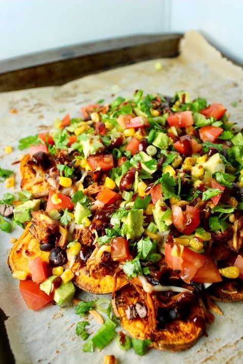 BBQ Chicken Sweet Potato Nachos are a hassle-free appetizer or entree that's perfect for game day.. or any day! www.bytesizednutrition.com Sweet Potatoes Slow Cooker, Healthy Football Party Food, Bbq Chicken Sweet Potato, Tostadas Recipes, Healthy Football Snacks, Potatoes Slow Cooker, Football Party Snacks, Healthy Football, Super Bowl Food Healthy