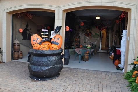 Halloween party in a garage Halloween Garage Party, Garage Halloween Party, Garage Party Decorations, Party Decorating Ideas, Pumpkin Lanterns, Halloween Garage, Garage Party, Fall Carnival, Pumpkin Carving Party