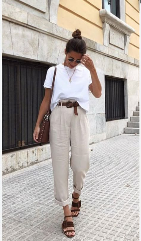 Minimal Chic Summer, Linen Pants Outfit, Chic Summer Outfits, Street Style Paris, Summer Fashion Trends, Looks Chic, Mode Inspo, Date Outfits, Summer Fashion Outfits