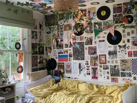 Cluttercore Aesthetic, Bedroom Indie, Maximalism, Coraline, Bedroom, Bed, Plants, Wall, Design