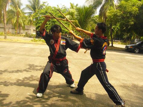 Kali / Eskrima / Arnis... www.eskrimazone.com Kali Martial Art, Filipino History, Kali Escrima, Korean Martial Arts, Filipino Heritage, Filipino Martial Arts, Jason Bourne, Anime Photo Profile Dark, Philippines Culture