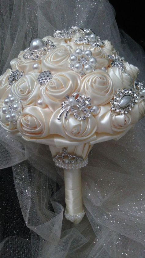 Pearl Bouquet Wedding, Pearl Bridal Bouquet, Ivory Wedding Bouquet, Ivory Rose Bouquet, Brides Flowers Bouquet, Ivory Bouquet, Ivory Bouquet Wedding, Teardrop Bouquet, Beaded Bouquet