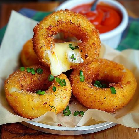 Mozzarella Stick Onion Rings, Mozzarella Onion Rings, Mozzarella Onion Rings Recipe, Cheese Onion Rings, Mozzarella Stick, Onion Rings Recipe, Creamy Tomato Pasta, Onion Ring, Food Habits