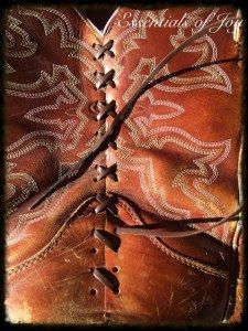 Cowboy Boot Crafts, Old Cowboy Boots, Boot Purse, Cowboy Boot Purse, Cowboy Crafts, Leather Tutorial, Western Crafts, Old Boots, Cheap Purses