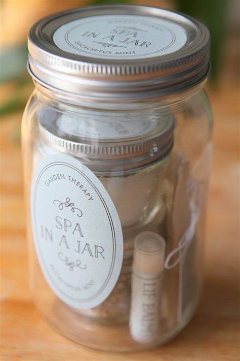 Handmade gift idea #12- Homemade Spa Gift in a Jar via Garden Therapy at AnOregonCottage.com Spa In A Jar, Diy Gifts In A Jar, Homemade Spa, Gifts Baskets, Spa Items, Diy Spa, Cadeau Diy, Homemade Bath Products, Diy Body