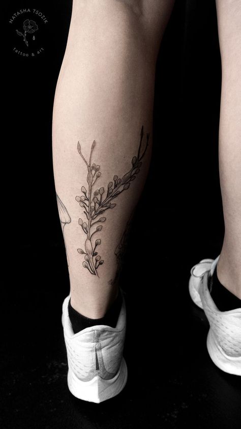 Seaweed Tattoo on a leg by Natasha Tsozik Seaweed Tattoo Simple, Sea Leg Tattoo, Ocean Hand Tattoo, Seaweed Tattoo Design, Kelp Tattoo, Aussie Tattoo, Seaweed Tattoo, Sea Tattoos, Hawaii Tattoo