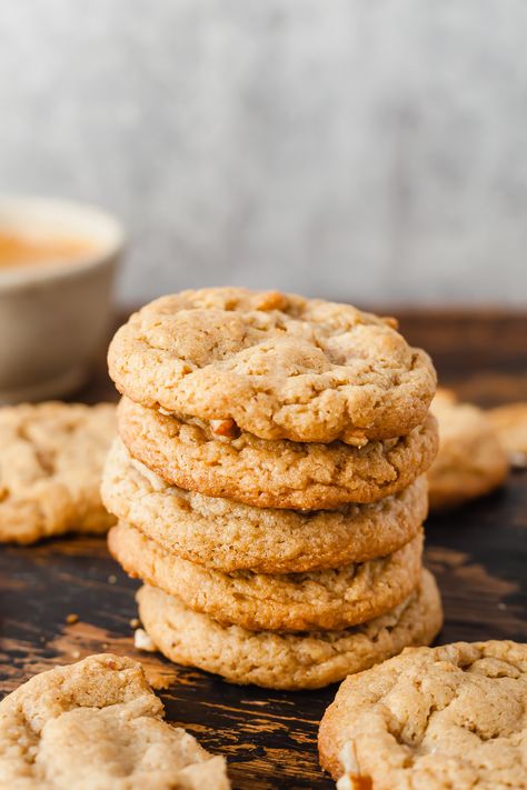 Pretzel Peanut Butter Snacks, Peanut Butter Cup Pretzel Cookies, Peanut Butter Reeces Pieces Cookies, Sea Salt Butterscotch Pretzel Cookies, Peanut Butter Pretzel Butterscotch Blondies, Peanut Butter Pretzel Cookies, Pretzel Cookie, Kid Friendly Vegetarian Recipes, Vegetarian Christmas Recipes