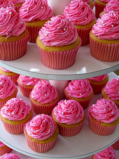 Pink Party Foods, Barbie Birthday Cake, Barbie Party Decorations, Pastel Cupcakes, Barbie Birthday Party, Pink Birthday Party, Pink Foods, Pink Cupcakes, Pretty Birthday Cakes