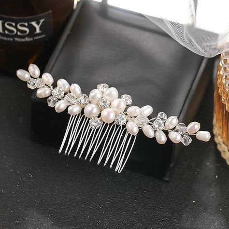 Elegant Bridal hair comb made with freshwater pearls and rhinestones. Pearl Bridal Hair Accessories, Wedding Hairdo, Pearl Hair Comb Wedding, Pearl Wedding Hair, Bridal Hair Combs Pearl, Pearl Bride, Jewellery Wire, Pearl Hair Combs, Hairdo Wedding