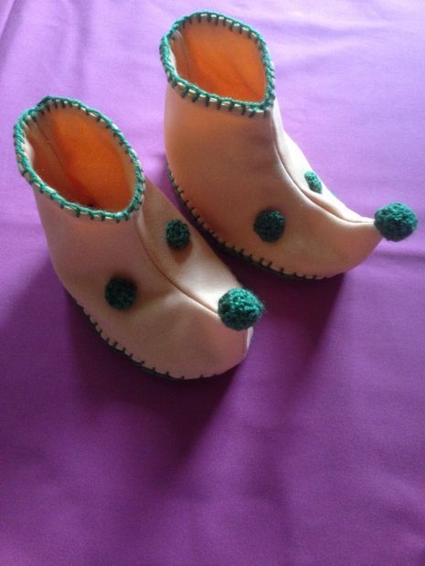 Munchkin Costume, Baby Moccasin Pattern, Diy Elf, Elf Slippers, Slippers For Kids, Elf Boots, Green Decoration, Moccasin Pattern, Elf Shoes