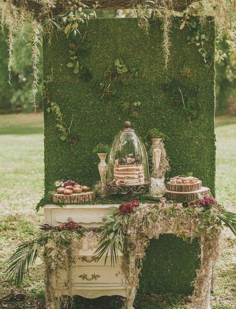 Shrek Wedding, Modern Wedding Theme, Moss Wedding, Woodland Wedding Inspiration, Wedding Cake Display, Tables Wedding, Silver Wedding Cake, Enchanted Forest Wedding, Wedding Cake Table