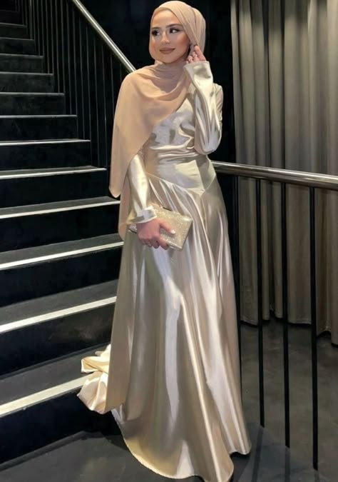 Graduation Dress Hijab, Beige Hijab, Silk Abaya, Muslim Prom Dress, Hijabi Gowns, Hijab Prom Dress, Hijabi Dresses, Farewell Dresses, Outfits Muslim