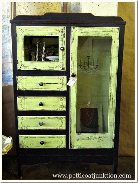 green and black wardrobe with stenciled chandelier Armoire Redo, Armoire Ideas, Stenciled Furniture, Decorated Furniture, Armoire Makeover, Painted Wardrobe, Antique Armoire, Green Furniture, Diy Upcycling