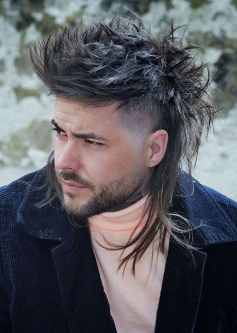 coupe mulet 2021 homme look messy ébouriffé Modern Mullet Haircut, Cool Mullets, Mullet Haircuts, Mullet Fade, Mullet Wig, Date Hairstyles, Mullet Haircut, Hairstyle Names, Modern Mullet