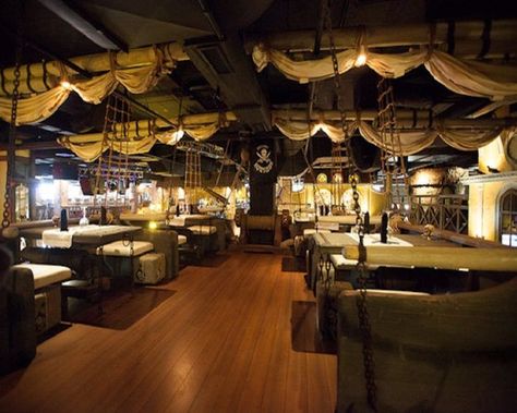 Pirate Bar Ideas, Pirate Interior, Western Decor Ideas, Rustic Chandelier Dining Room, Decoration Ideas Living Room, Pirate Bar, Pirate Room, Decor Ideas For Living Room, Gourmet Restaurant