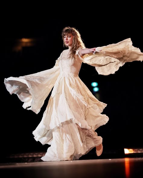 Instagram Taylor Swift, Folklore Era, Taylor Swift Fotos, Taylor Swift Images, Eras Tour Pics, Photos Of Taylor Swift, Estilo Taylor Swift, Swift Photo, Taylor Swift Posters