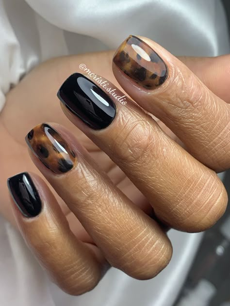 Dark Leopard Print Nails, Dark Leopard Nails, Short Square Cheetah Nails, How To Cheetah Print Nails, Black Nails With Leopard Design, Tortoishell Nails Design, Black Nail Designs Trending Now, Minimal Nail Art Simple, Fall Season Nail Designs