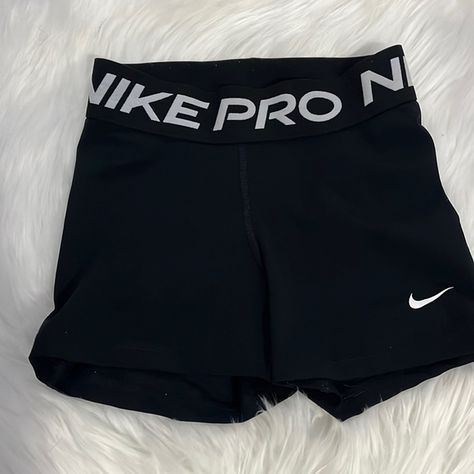 Nike pro shorts Nike Pros Aesthetic, Pro Nike Shorts, Nike Pros Shorts, Short Nike Pro, Nike Pro Collection, Nike Pro Pants, Shorts Outfit Casual, Shorts Nike Pro, Black Nike Pros