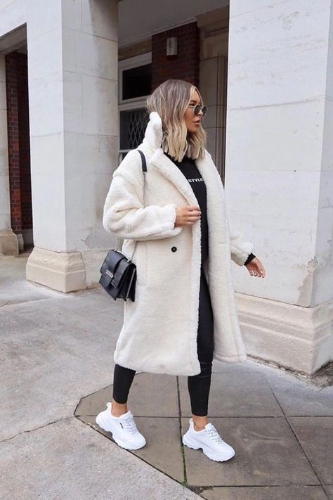 Teddy Coat Outfit, Coat Outfit Casual, Mantel Outfit, Coat Outfit, Teddy Coat, White Coat, Coat Outfits, Mode Inspo, Looks Chic