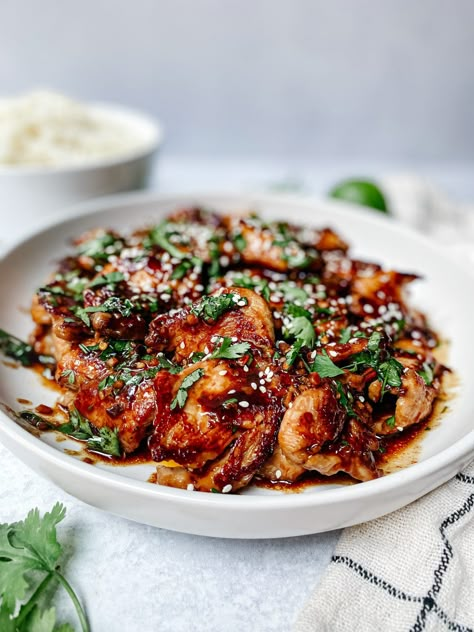 Chicken In Plum Sauce Recipe, Soul Food Asian Fusion, Chicken With Garlic Sauce, Sichuan Chicken, Chinese Fakeaway, Chicken Sushi, Chinese Diet, Chicken With Garlic, Asian Meals