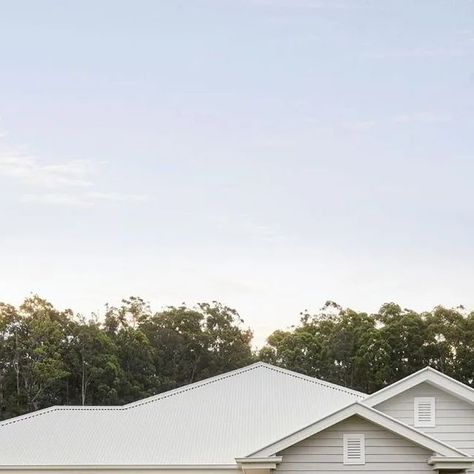 COLORBOND® steel on Instagram: "#Repost by @coralhomes This single story display home features a #COLORBONDsteel roof in the colour #Surfmist. The weatherboard cladding is @duluxaus Dieskau. #singlestorey #newhome #homedesign #coralhomes" Surfmist Roof, Weatherboard Cladding, Story Display, House Colours, Coastal Hamptons, Dover White, Home Features, Bay House, Exterior House Colors