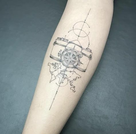 Travel And Photography Tattoo, Photographer Tattoo Ideas For Men, Camera Aesthetic Tattoo, Tattoo Ideas For Photographers, Camera Tattoo Design Photographers, Tattoos For Photographers, Camera Tattoo Design Photography, Raf Tattoo, Photography Tattoo Ideas