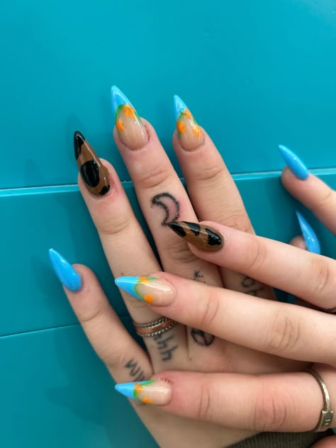 scooby soo nails Scooby Doo Nails Halloween, Scooby Doo Halloween Nails, Daphne Nails Scooby Doo, Mystery Machine Nails, Scooby Doo Nails Simple, Velma Nails Scooby Doo, Scooby Doo Inspired Nails, Daphne Nails, Velma Nails