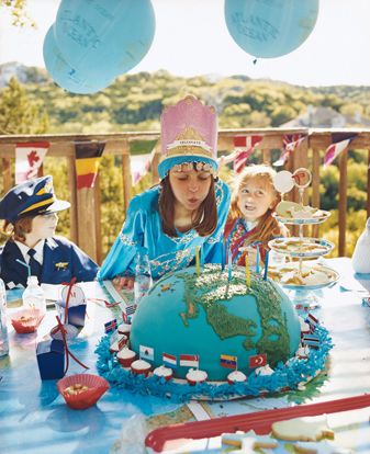 Foar01_worldparty Around The World Theme Party, Around The World Party, Globe Cake, Around The World Theme, International Party, Travel Party Theme, Kids Themed Birthday Parties, Party World, World Party