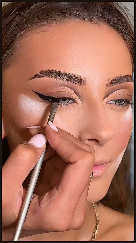 Top 20 Eye Makeup Looks#eyeliner #eyemakeup #makeuplooks Makeup Looks Eyeliner, Trending Makeup Looks, Graphic Liners, Which Makeup, Trending Makeup, Korean Makeup Tips, Prom Eye Makeup, Eye Makeup Looks, Eye Makeup Styles