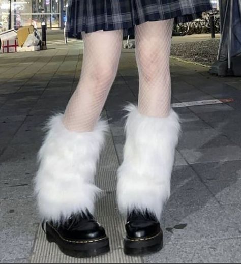 White Fluffy Leg Warmers, Fur Leg Warmers, Fluffy Boots, Hygge Style, Winter Outfits Aesthetic, Boot Covers, Fur Shoes, Alternative Outfits, Warm Outfits